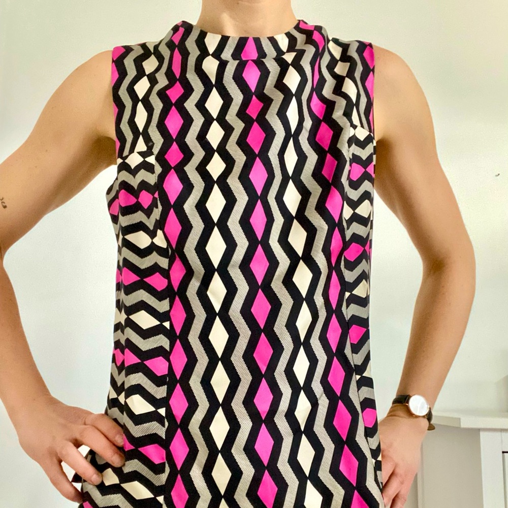 Milly geometric shell tank size 4